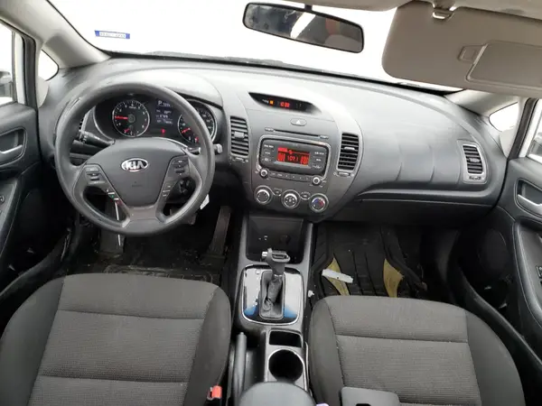 3KPFK4A79HE084989 2017 KIA FORTE - Image 8