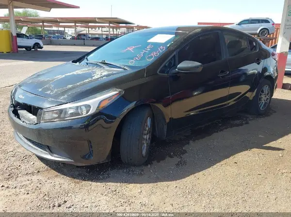 3KPFK4A79HE085415 2017 KIA FORTE - Image 2