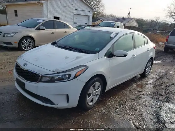 3KPFK4A79HE086970 2017 KIA FORTE - Image 2