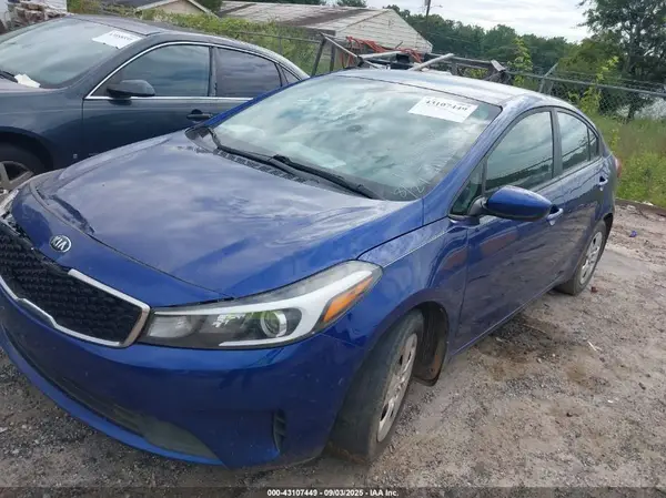 3KPFK4A79HE087018 2017 KIA FORTE - Image 2