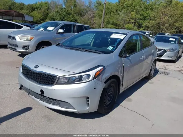 3KPFK4A79HE087424 2017 KIA FORTE - Image 2
