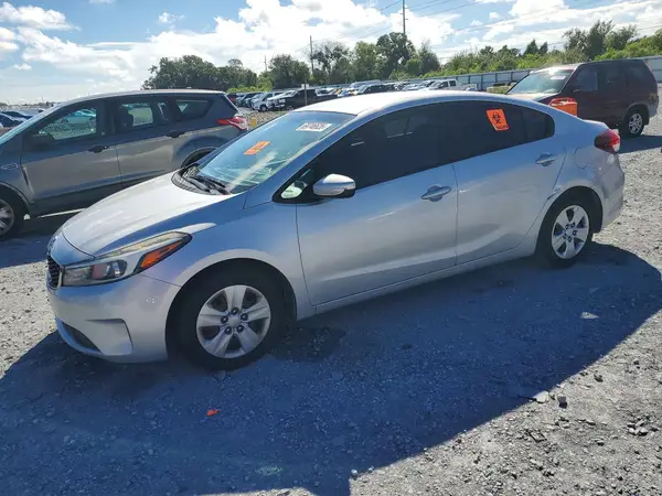 3KPFK4A79HE090677 2017 KIA FORTE - Image 1