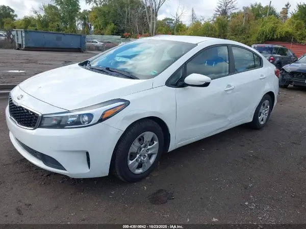 3KPFK4A79HE091487 2017 KIA FORTE - Image 2
