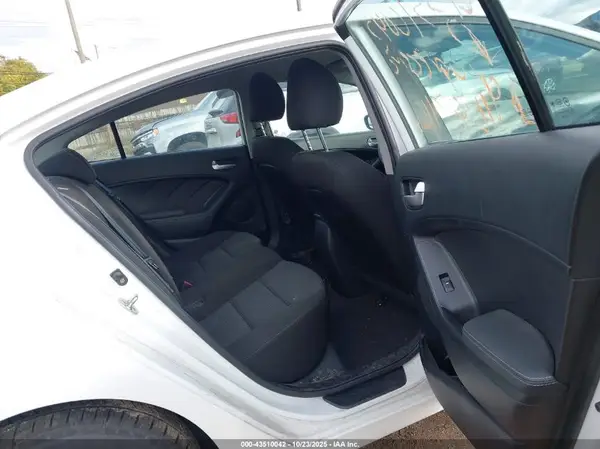 3KPFK4A79HE091487 2017 KIA FORTE - Image 8