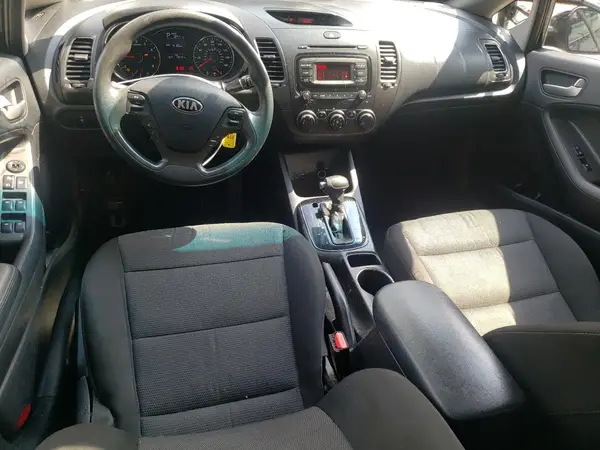 3KPFK4A79HE093627 2017 KIA FORTE - Image 8