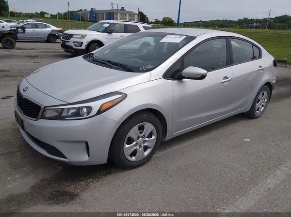 3KPFK4A79HE093711 2017 KIA FORTE - Image 2