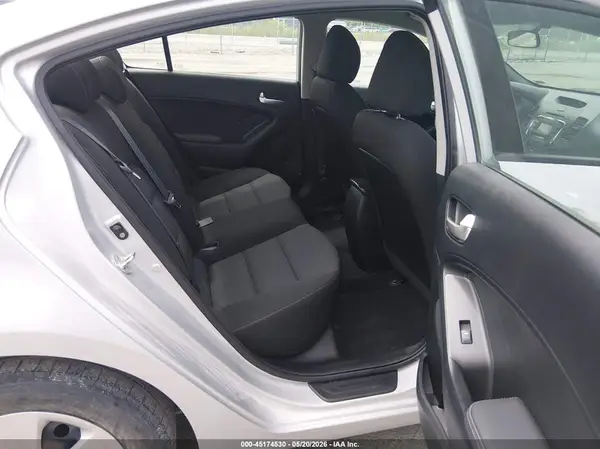 3KPFK4A79HE093711 2017 KIA FORTE - Image 8