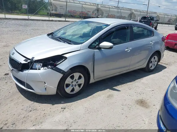 3KPFK4A79HE093966 2017 KIA FORTE - Image 2