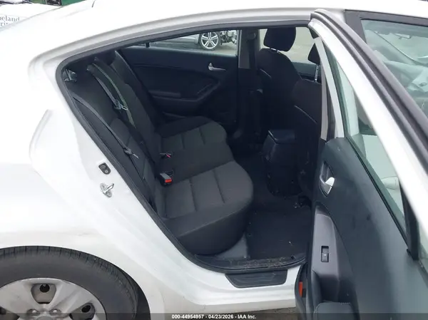 3KPFK4A79HE093983 2017 KIA FORTE - Image 8