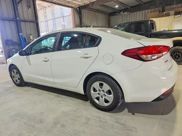 3KPFK4A79HE095751 2017 KIA FORTE - Image 2