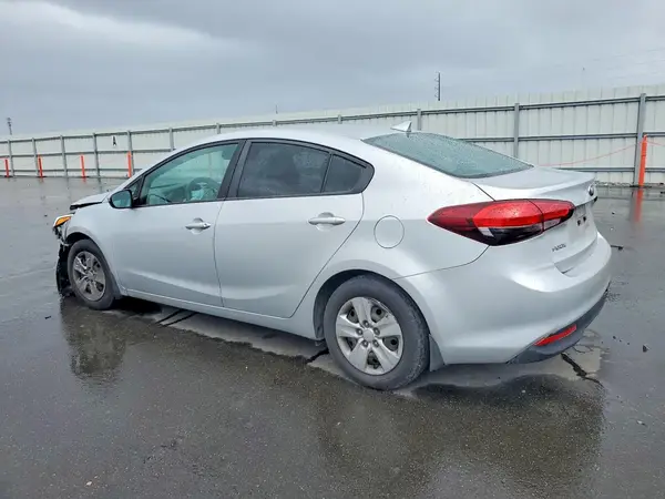 3KPFK4A79HE096205 2017 KIA FORTE - Image 2