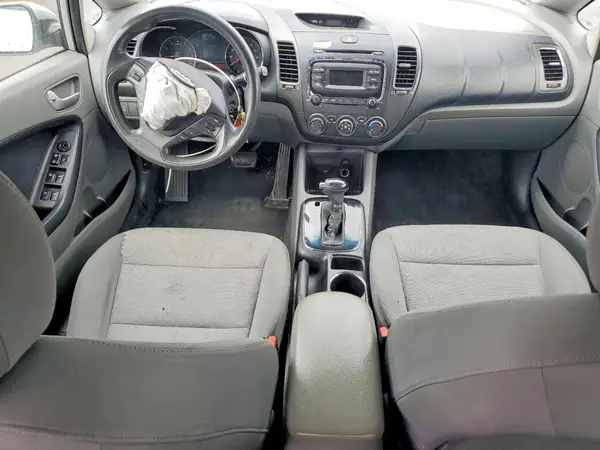 3KPFK4A79HE096205 2017 KIA FORTE - Image 8
