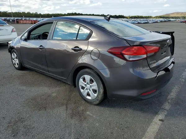3KPFK4A79HE097483 2017 KIA FORTE - Image 2