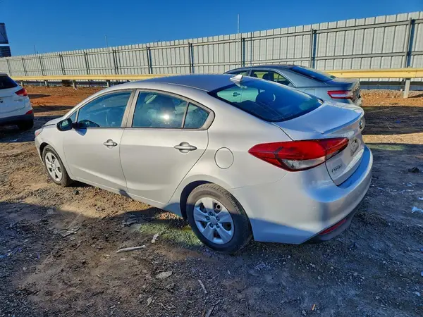 3KPFK4A79HE100706 2017 KIA FORTE - Image 2