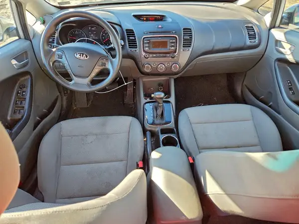 3KPFK4A79HE100706 2017 KIA FORTE - Image 8