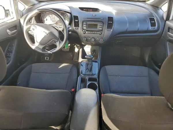 3KPFK4A79HE101239 2017 KIA FORTE - Image 8