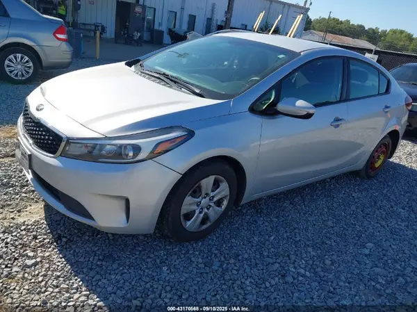3KPFK4A79HE101323 2017 KIA FORTE - Image 2