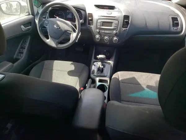 3KPFK4A79HE101984 2017 KIA FORTE - Image 8