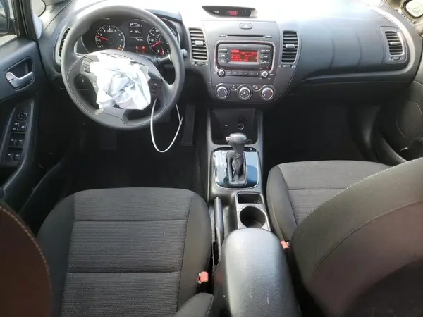 3KPFK4A79HE102181 2017 KIA FORTE - Image 8