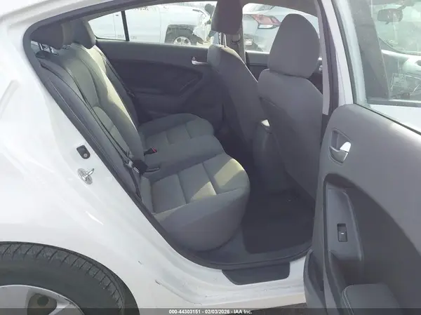 3KPFK4A79HE102231 2017 KIA FORTE - Image 8
