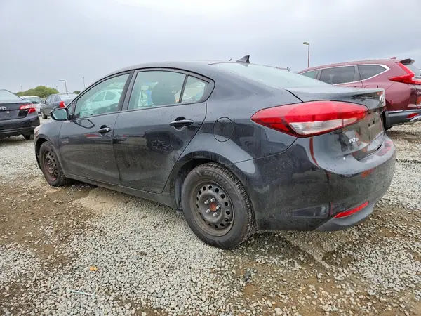 3KPFK4A79HE102844 2017 KIA FORTE - Image 2