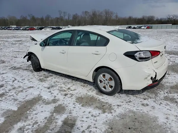 3KPFK4A79HE106084 2017 KIA FORTE - Image 2