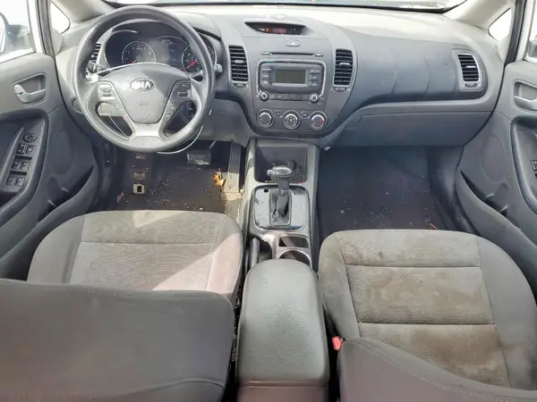 3KPFK4A79HE106084 2017 KIA FORTE - Image 8