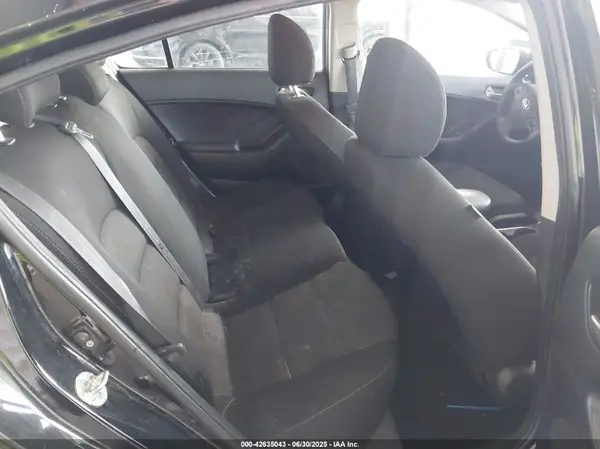 3KPFK4A79HE109213 2017 KIA FORTE - Image 8