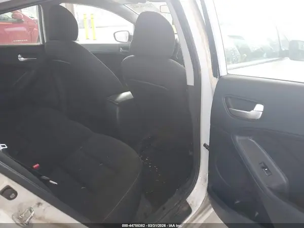 3KPFK4A79HE110345 2017 KIA FORTE - Image 8