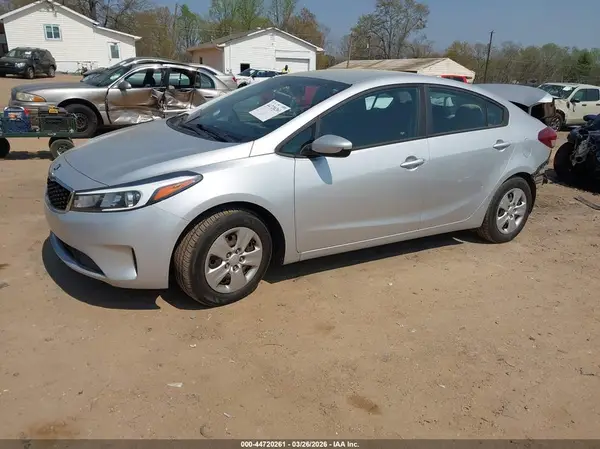 3KPFK4A79HE112421 2017 KIA FORTE - Image 2