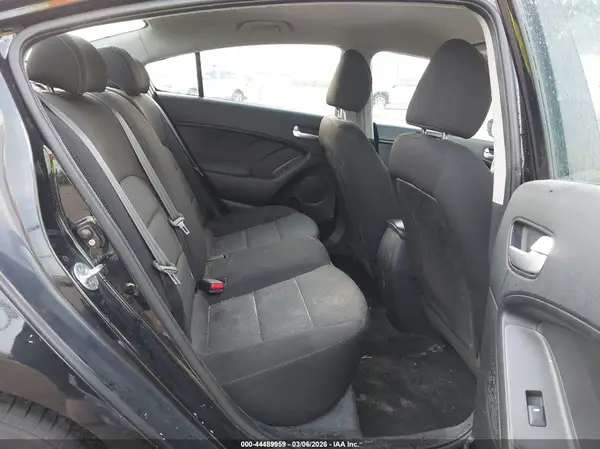 3KPFK4A79HE112581 2017 KIA FORTE - Image 8