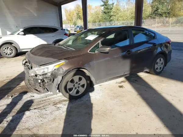 3KPFK4A79HE114072 2017 KIA FORTE - Image 2