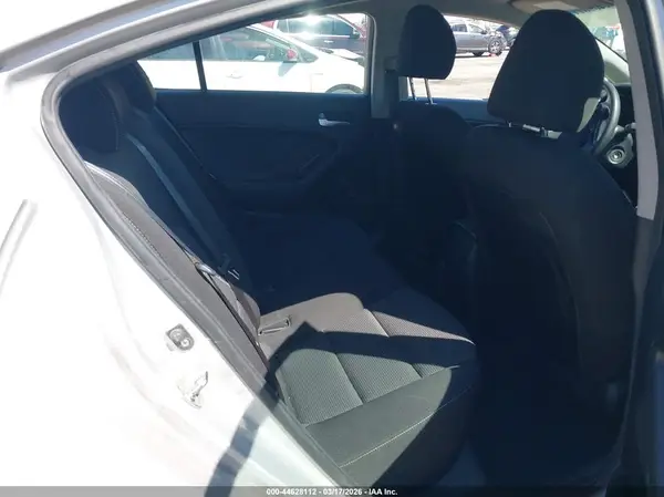 3KPFK4A79HE115044 2017 KIA FORTE - Image 8