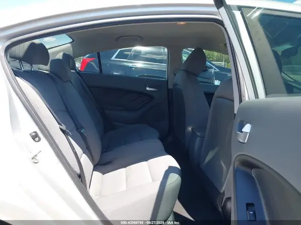3KPFK4A79HE115190 2017 KIA FORTE - Image 8