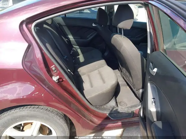 3KPFK4A79HE119448 2017 KIA FORTE - Image 8