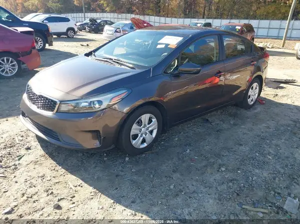 3KPFK4A79HE119613 2017 KIA FORTE - Image 2