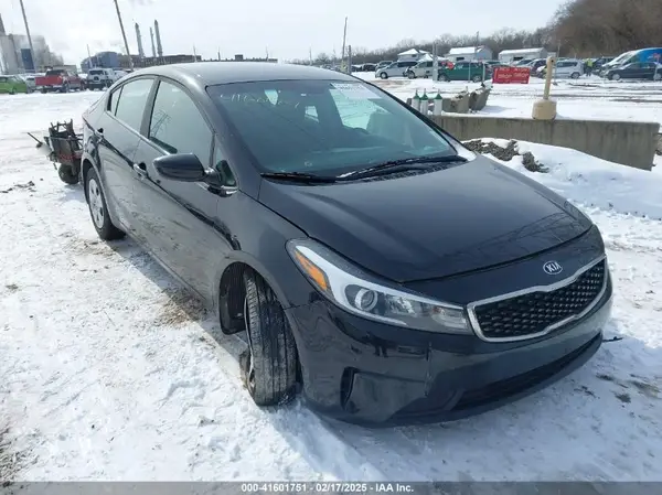 3KPFK4A79HE120762 2017 KIA FORTE - Image 1