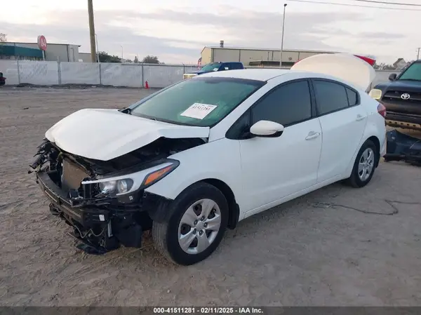 3KPFK4A79HE120857 2017 KIA FORTE - Image 2