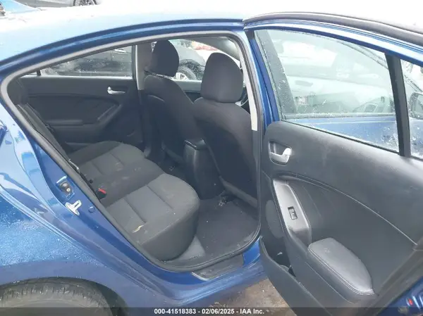3KPFK4A79HE121667 2017 KIA FORTE - Image 8