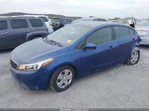 3KPFK4A79HE123578 2017 KIA FORTE - Image 2