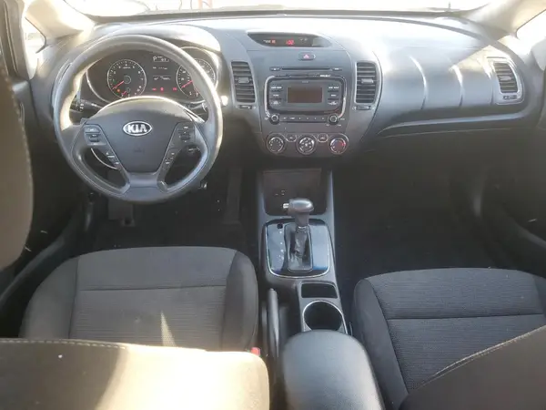 3KPFK4A79HE125184 2017 KIA FORTE - Image 8