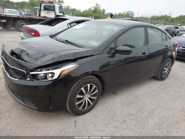3KPFK4A79HE127596 2017 KIA FORTE - Image 2