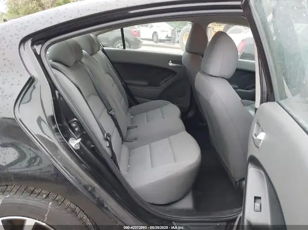 3KPFK4A79HE127596 2017 KIA FORTE - Image 8