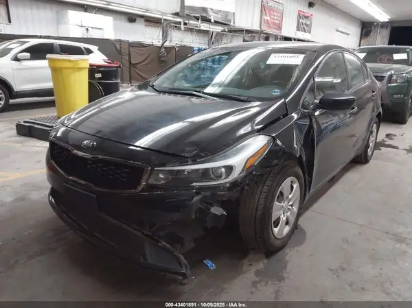 3KPFK4A79HE129249 2017 KIA FORTE - Image 2