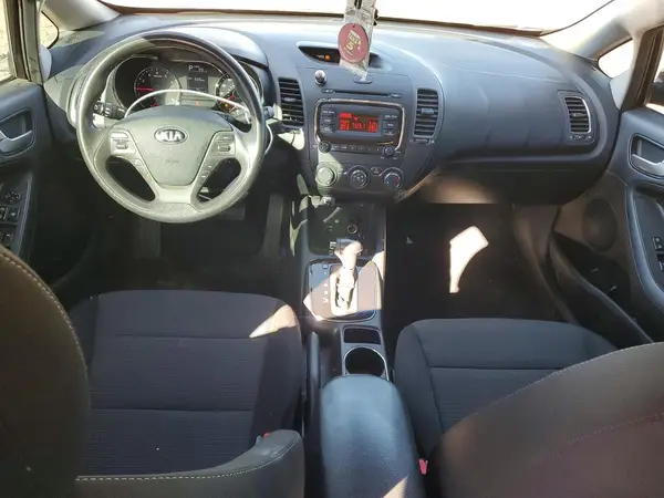 3KPFK4A79HE129266 2017 KIA FORTE - Image 8