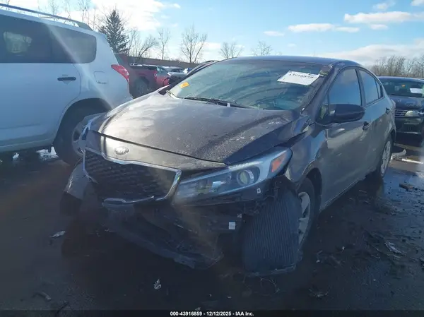 3KPFK4A79HE129994 2017 KIA FORTE - Image 2