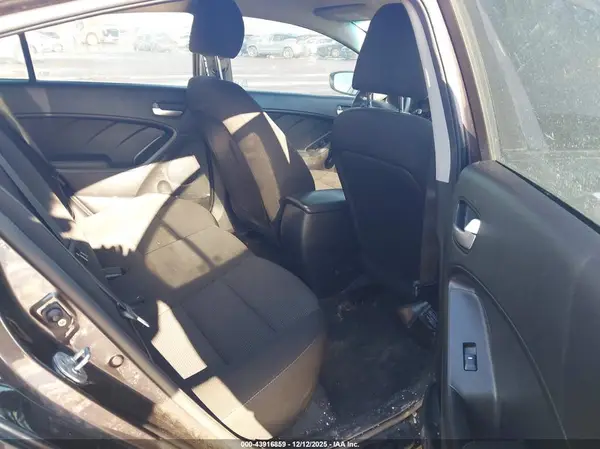3KPFK4A79HE129994 2017 KIA FORTE - Image 8