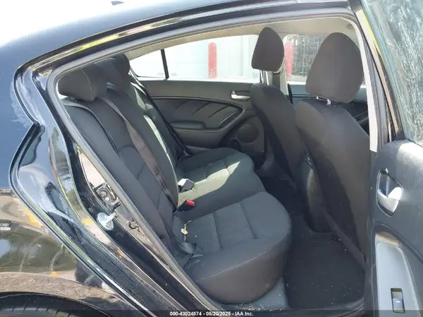 3KPFK4A79HE132846 2017 KIA FORTE - Image 8