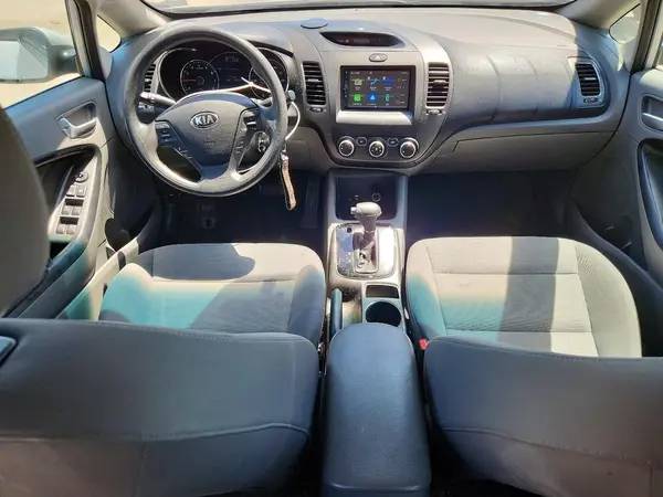 3KPFK4A79HE133589 2017 KIA FORTE - Image 8