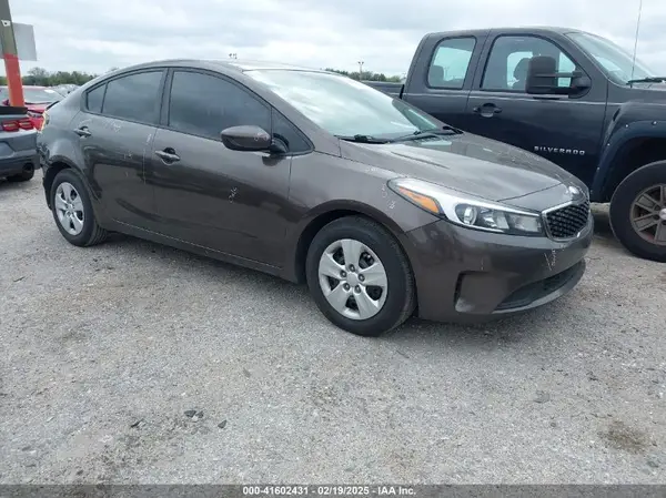 3KPFK4A79HE134323 2017 KIA FORTE - Image 1